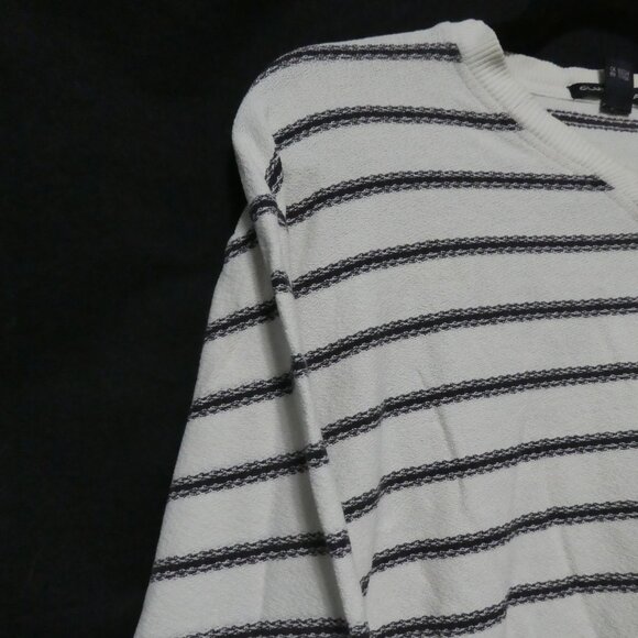 CLUB MONACO | medium | 100% Cotton | White Striped Textured V-Neck Sweater - Picture 3 of 16